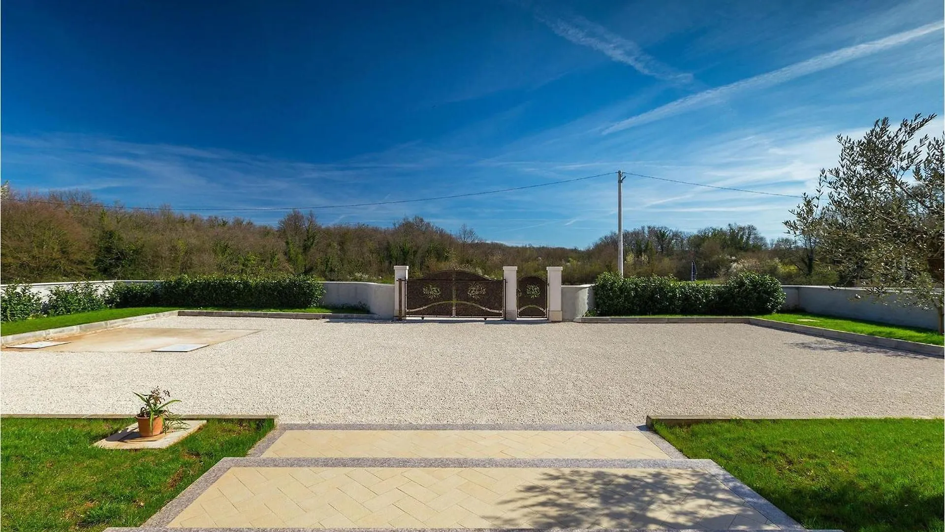 Holiday home Villa Montreo Muntrilj