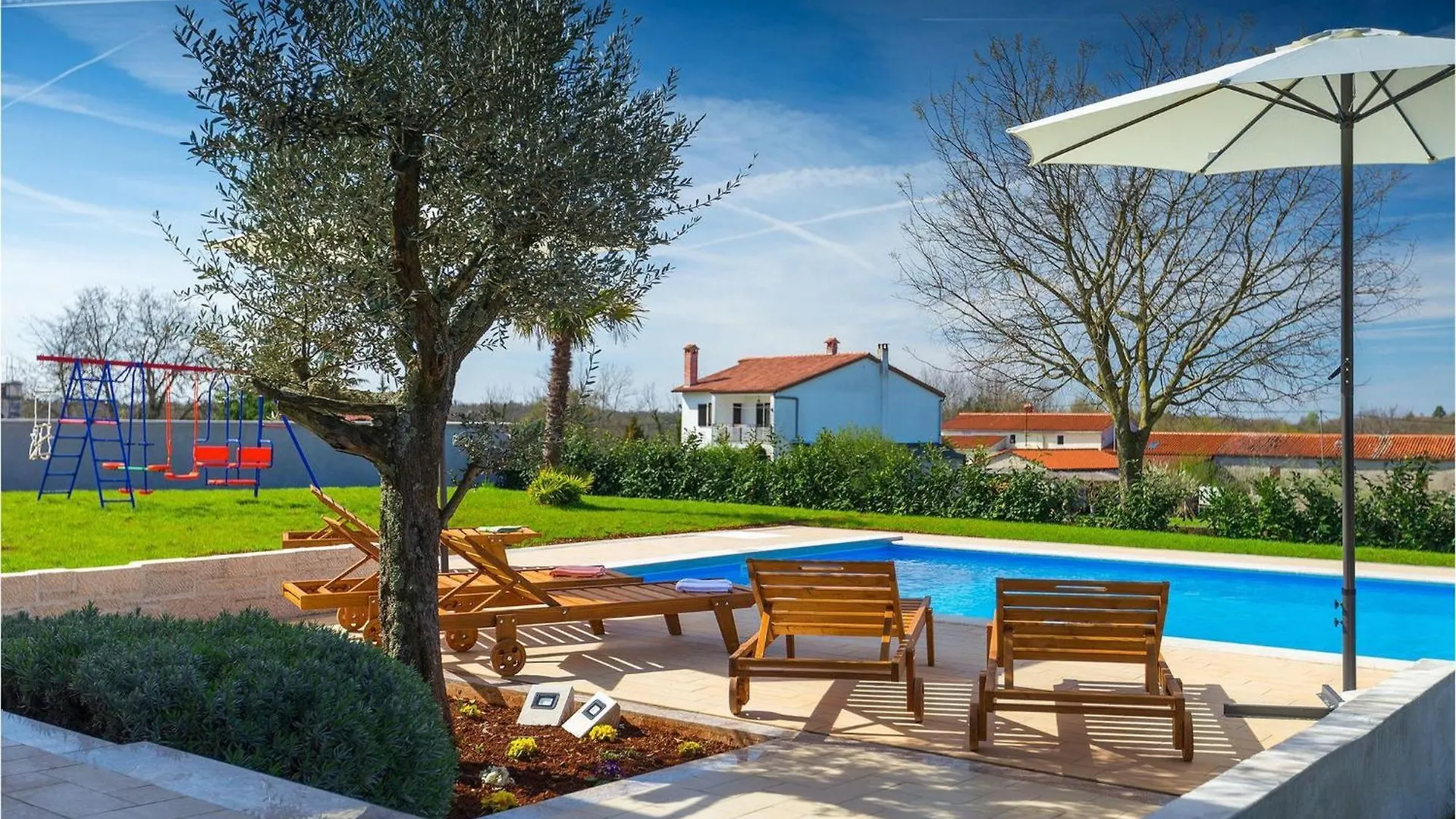 Holiday home Villa Montreo Muntrilj